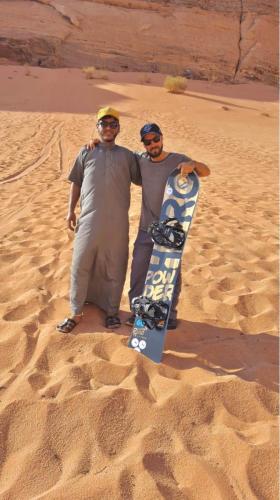 wadi-rum-sandboarding